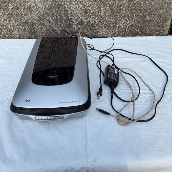 Epson Perfection 4490 PHOTO Desktop Scanner 4800 DPI With Cords TESTED WORKS - Picture 1 of 7